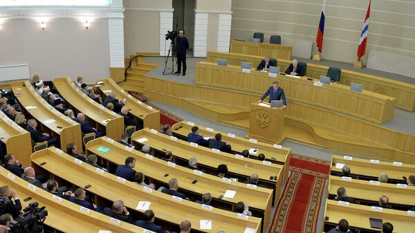 Губернатор Омской области Александр Бурков во время бюджетного послания законодательному собранию
