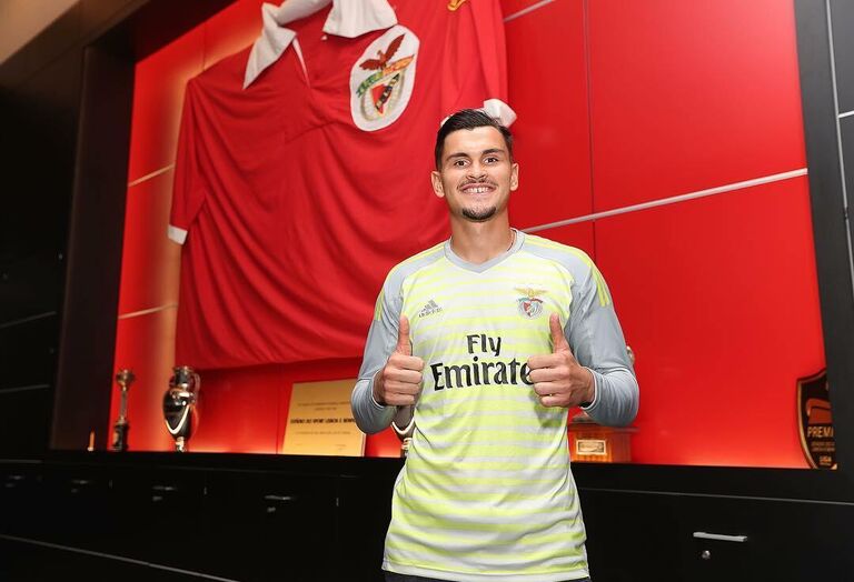 Вратарь Бенфики Иван Злобин Вратарь Бенфики Иван Злобин