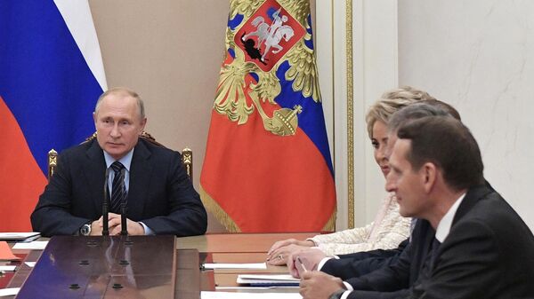 Президент РФ Владимир Путин проводит совещание с постоянными членами Совета безопасности РФ.  27 сентября 2019
