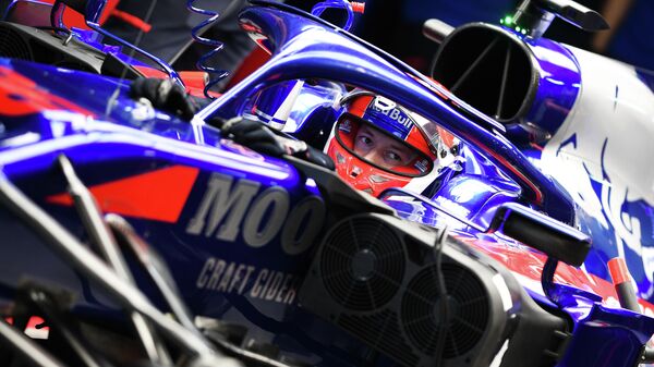 Пилот команды Торо Россо Даниил Квят принимает участие в свободных заездах Формулы 1 ВТБ Гран-при России 2019.