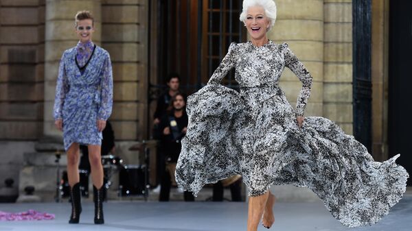 Британская актриса Хелен Миррен на показе коллекции женской одежды весна-лето 2020 Ready-to-Wear в Париже. 28 сентября 2019