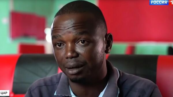 Водитель убитых в ЦАР журналистов Бьенвеню Довокама. Стоп-кадр программы Вести недели