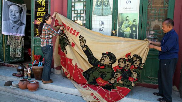 Баннер с изображением Мао Цзэдуна в Пекине 