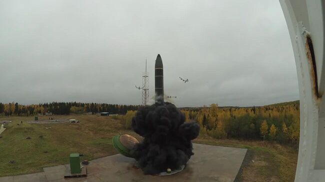 Учебно-боевой пуск баллистической ракеты Тополь-М с космодрома Плесецк в Архангельской области. Стоп-кадр с видео, предоставленного Министерством обороны