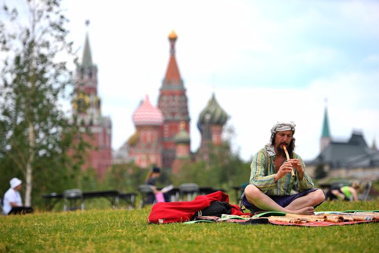 Международный фестиваль йоги в парке Зарядье