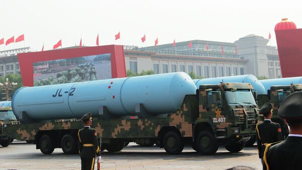 Двухступенчатая твердотопливная баллистическая ракета JL-2 (Цзюйлан) на военном параде, приуроченном к 70-летию образования Китая, в Пекине
