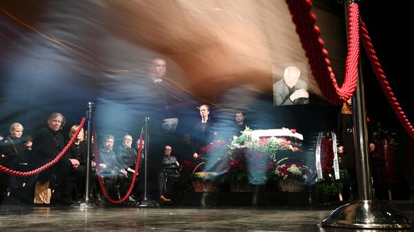 На церемонии прощания с режиссером Марком Захаровым в театре Ленком в Москве