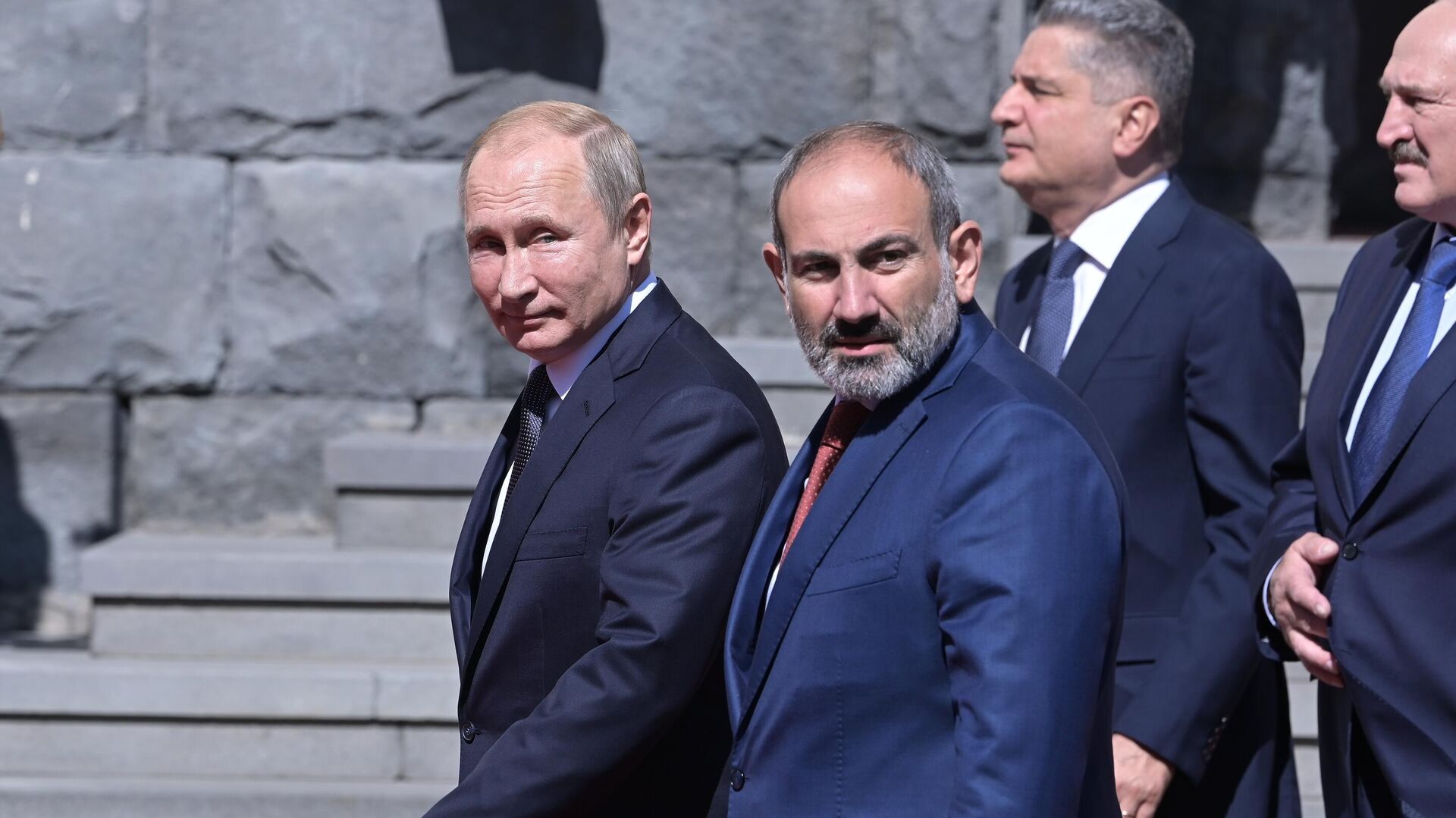 Президент РФ Владимир Путин и премьер-министр Армении Никол Пашинян на саммите ЕАЭС в Ереване - РИА Новости, 1920, 27.09.2020