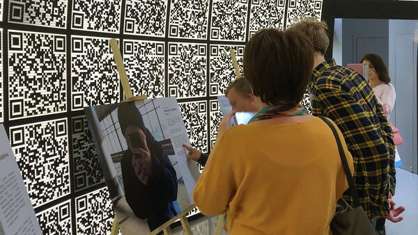 Мир глазами людей с синдромом Дауна: в Москве открылась необычная выставка
