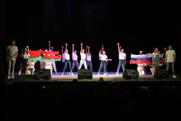 В рамках фестиваля состоялась молодежная концертная эстафета по городам Ростовской области (Шахты и. Таганрог)