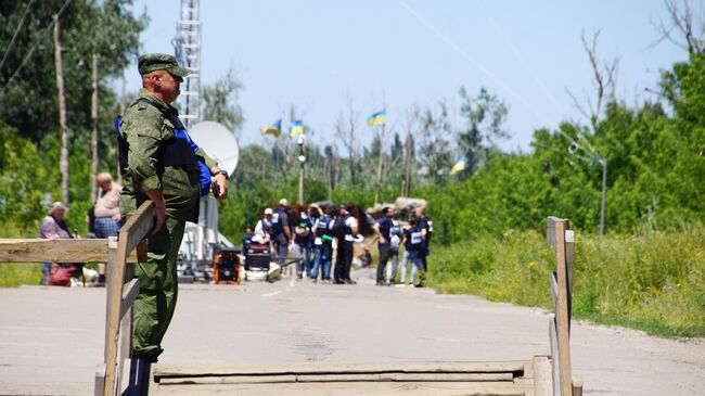 Пропускной пункт в Донбассе