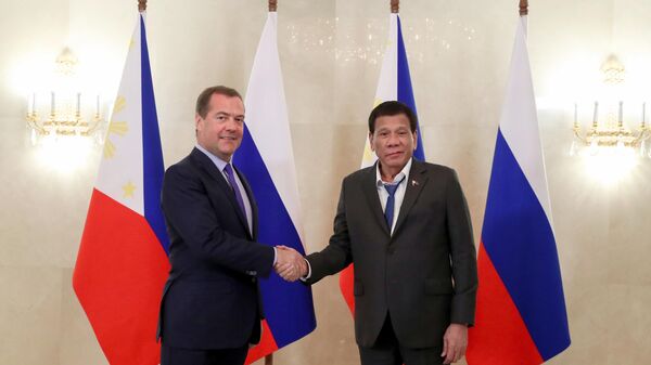 Дмитрий Медведев и президент Филиппин Родриго Дутерте во время встречи