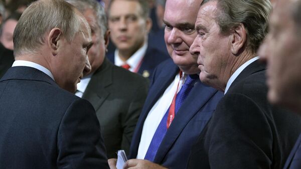  Владимир Путин и Герхард Шредер на третьем международном форуме Российская энергетическая неделя