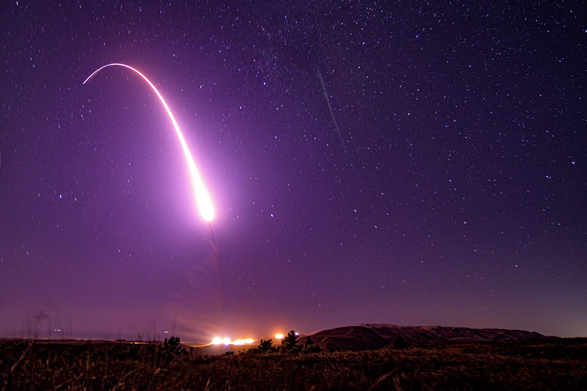 Пуск американской межконтинентальной баллистической ракеты Minuteman III Пуск американской межконтинентальной баллистической ракеты Minuteman III - РИА Новости, 1920, 17.09.2020