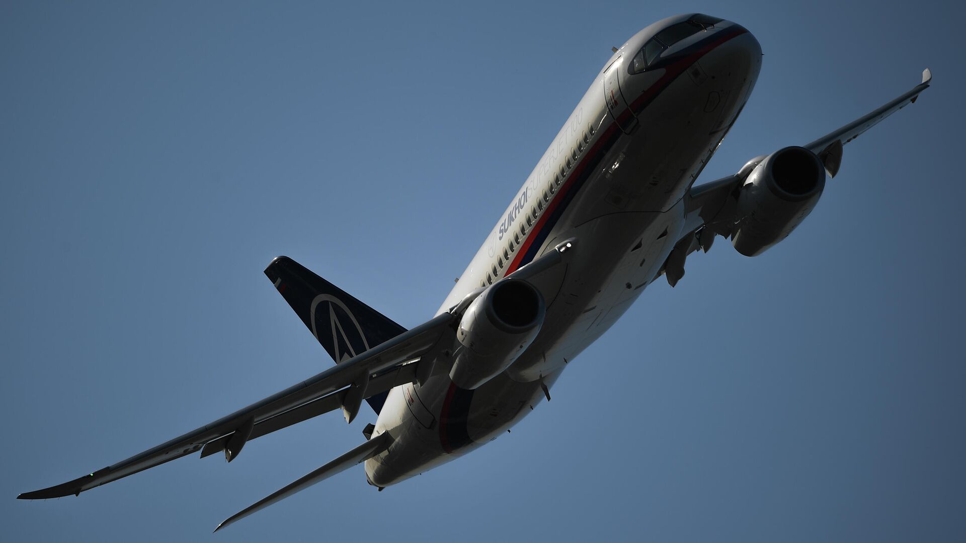 Самолет Сухой Суперджет SSJ100 Самолет Сухой Суперджет SSJ100 - РИА Новости, 1920, 31.07.2020