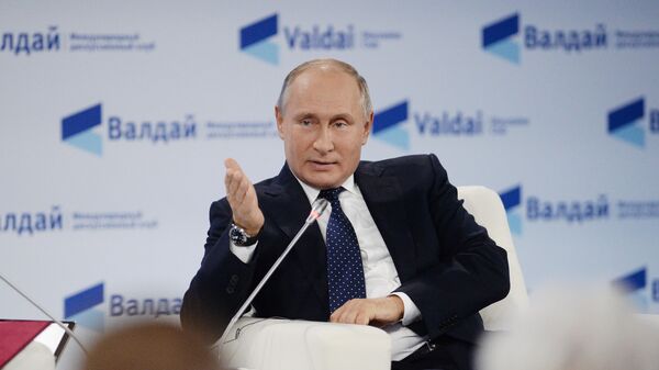 Президент РФ Владимир Путин на пленарной сессии дискуссионного клуба Валдай