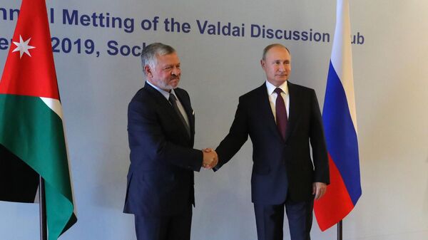 Президент РФ Владимир Путин и король Иорданского хашимитского королевства Абдалла II бен Аль-Хусейн во время встречи в Сочи