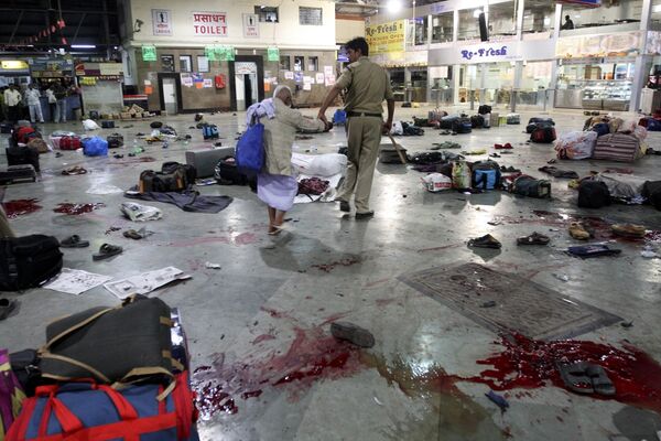 Железнодорожная станция в Мумбаи после теракта 