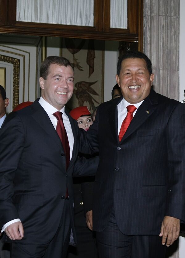 Президенты России и Венесуэлы на официальной церемонии встречи в Каракасе