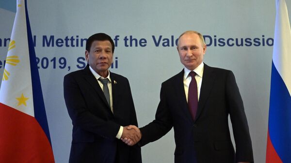 Президент Российской Федерации Владимир Путин и президент Республики Филиппины Родриго Дутерте во время встречи в Сочи