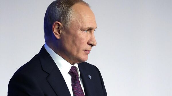 Президент РФ Владимир Путин выступает на пленарной сессии XVI заседания Международного дискуссионного клуба Валдай