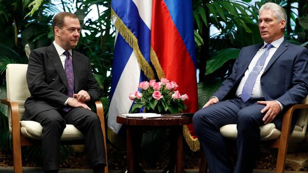  Председатель правительства РФ Дмитрий Медведев и председатель Государственного совета и Совета министров Республики Куба Мигель Диас-Канель Бермудес во время встречи
