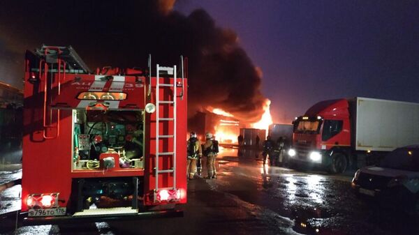 Пожар склада на южной окраине Санкт-Петербурга