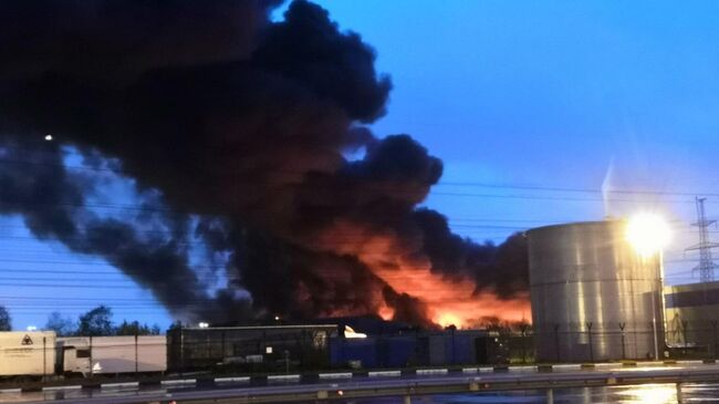 Пожар в промзоне Колпинского района Санкт-Петербурга. 4 октября 2019