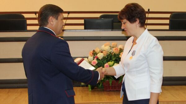 Церемония награждения учителя начальных классов школы № 127 города Перми Наталии Шагулиной