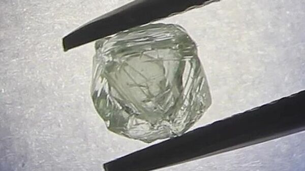 Двойной алмаз, добытый компанией Алроса в Якутии