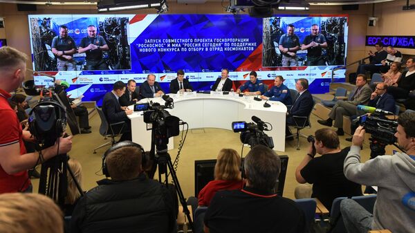 Космонавты МКС ответили на вопросы читателей РИА Новости