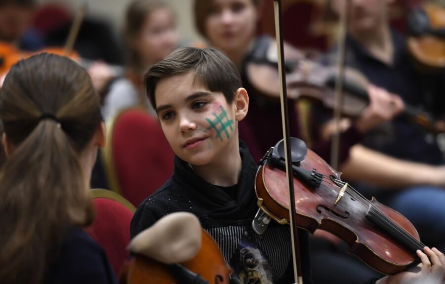 Репетиция Всероссийского юношеского оркестра под руководством Юрия Башмета на X Зимнем международном фестивале искусств в Сочи