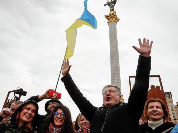Бывший президент Украины Петр Порошенко принимает участие в митинге против формулы Штайнмайера в Киеве