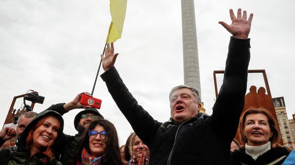 Бывший президент Украины Петр Порошенко принимает участие в митинге против формулы Штайнмайера в Киеве