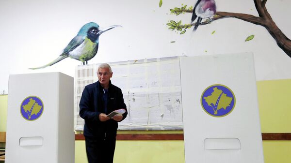 Избирательный участок во время выборов в парламент Косово