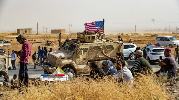 Американский военный бронеавтомобиль в сирийской провинции Эль-Хасака. 6 октября 2019
