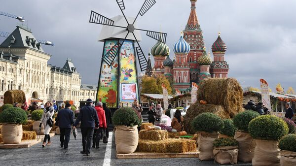 Площадка гастрономического фестиваля Золотая осень на Красной площади в Москве