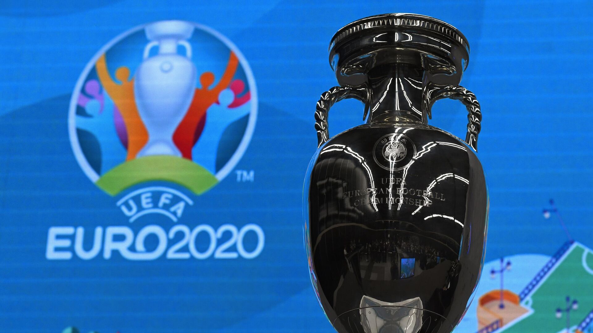 Кубок и логотип чемпионата Европы по футболу 2020 - РИА Новости, 1920, 30.11.2019