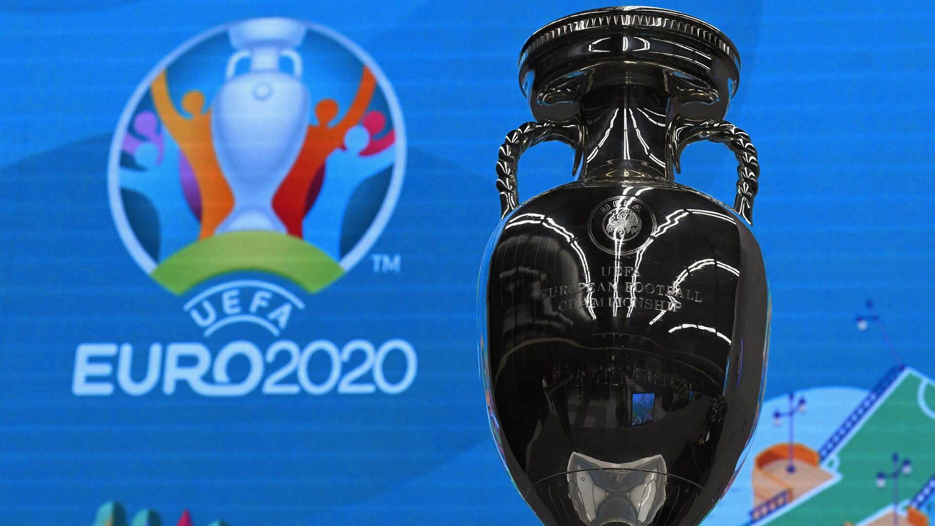 Кубок и логотип чемпионата Европы по футболу 2020 - РИА Новости, 1920, 15.02.2021