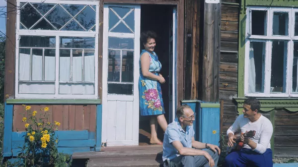 Летчик-космонавт СССР, Герой Советского Союза, бортинженер корабля Союз-7 Владислав Николаевич Волков с женой Людмилой и тестем (отец жены) Александром Бирюковым на даче
