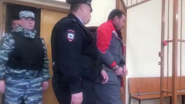 Мужчина, обвиняемый в убийстве несовершеннолетней в Домодедово. Стоп-кадр видео