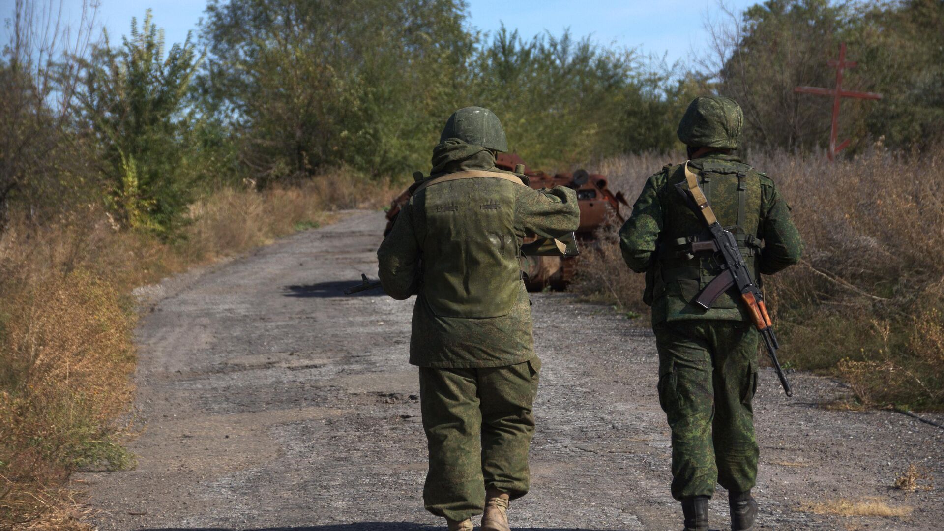 Военнослужащие ЛНР в поселке Сокольники на линии соприкосновения в Луганской области - РИА Новости, 1920, 06.11.2021