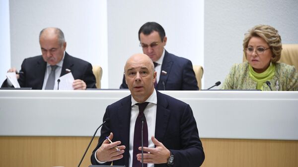 Министр финансов РФ Антон Силуанов выступает на заседании Совета Федерации