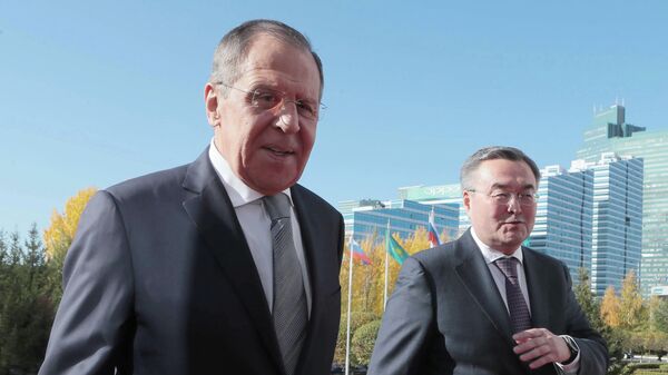 Министр иностранных дел РФ Сергей Лавров и министр иностранных дел Казахстана Мухтар Тлеуберди перед началом переговоров