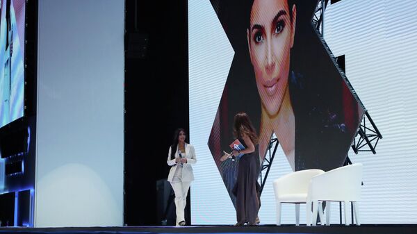 Американская модель, актриса Ким Кардашьян во время форума Всемирного конгресса информационных технологий в Ереване