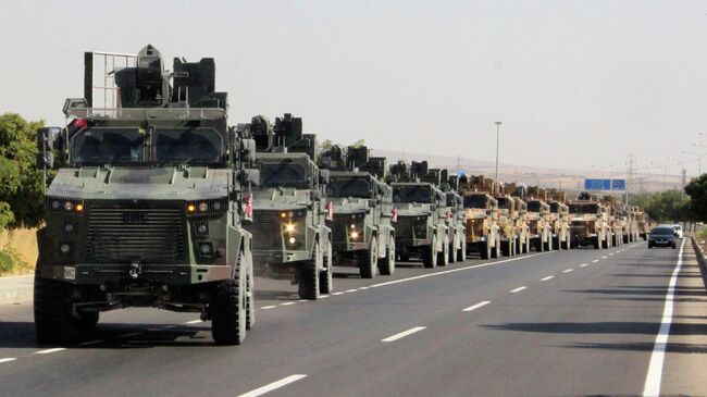 Колонна турецкой военной техники на турецко-сирийской границе. 9 октября 2019