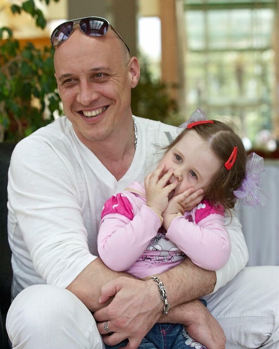 Денис Майданов с дочерью Владой в Турции