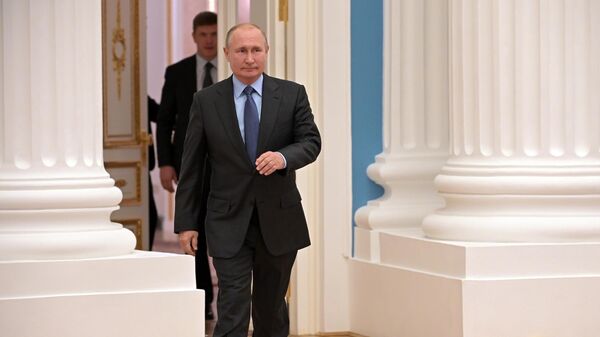 Владимир Путин во время встречи с 19 высшими должностными лицами субъектов Российской Федерации