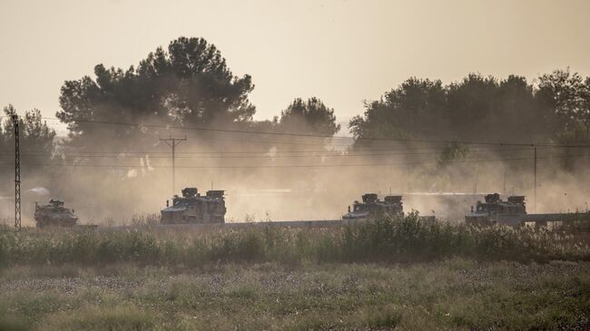 Колонна турецкой военной техники на турецко-сирийской границе. 9 октября 2019