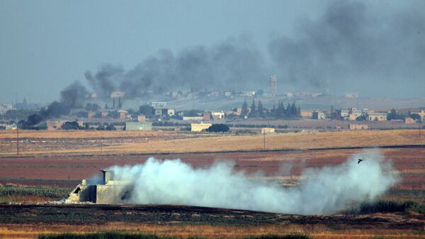 Дым от бомбардировок на северо-востоке Сирии